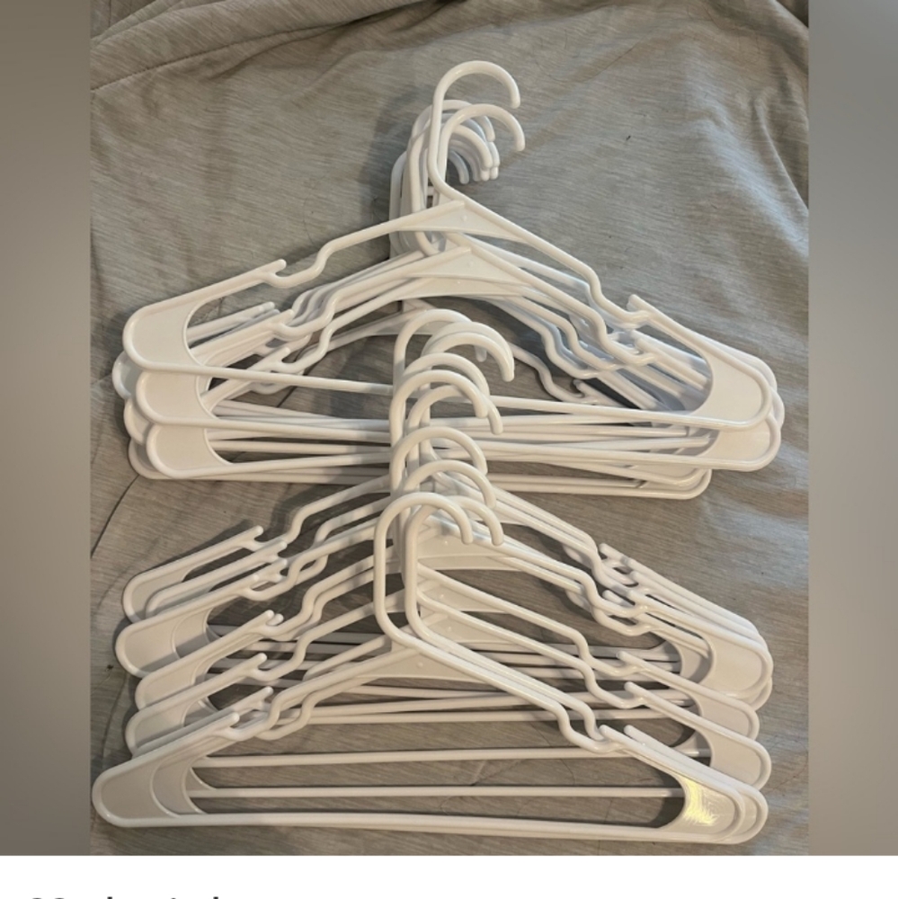 24 plastic hangers